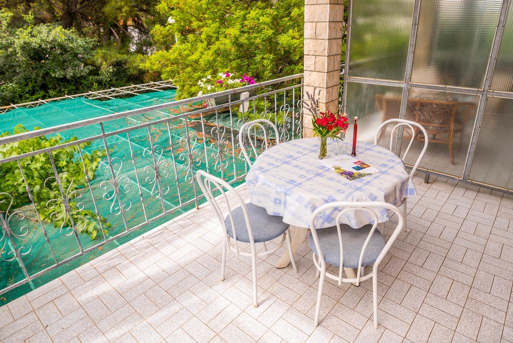 Apartments 1000 Flowers Стари Град Екстериор снимка